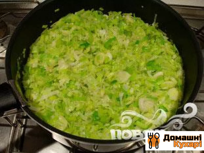 Хрусткі рулони з куркою і цибулею-порей - фото крок 3