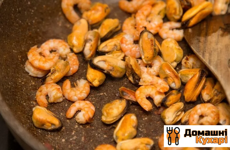 Італійський томатний суп з морепродуктами - фото крок 4