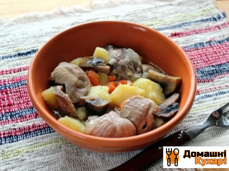 Шлунки курячі, тушковані з картоплею