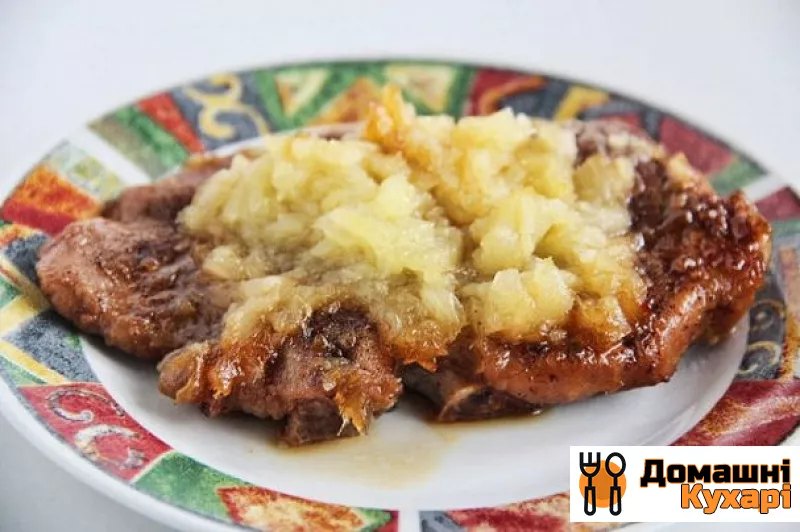 М'ясо під ананасами в духовці