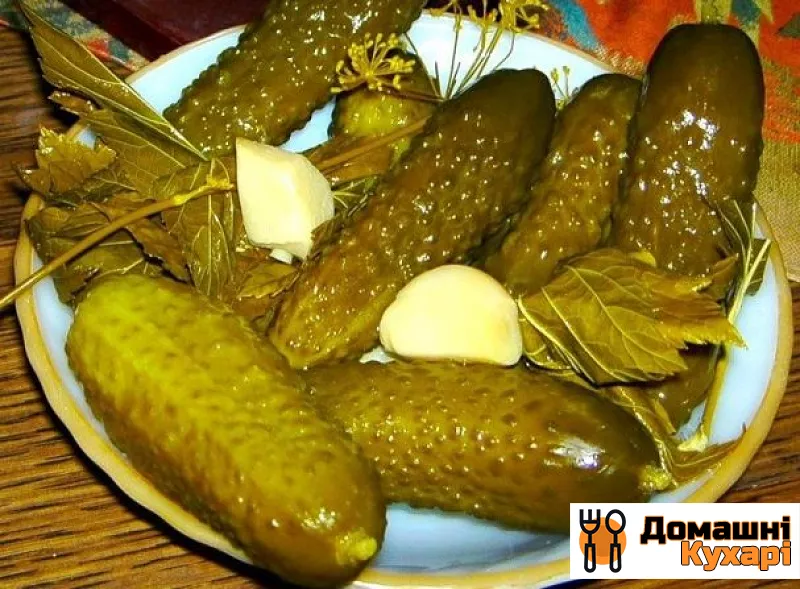 Огірки, солоні в банках