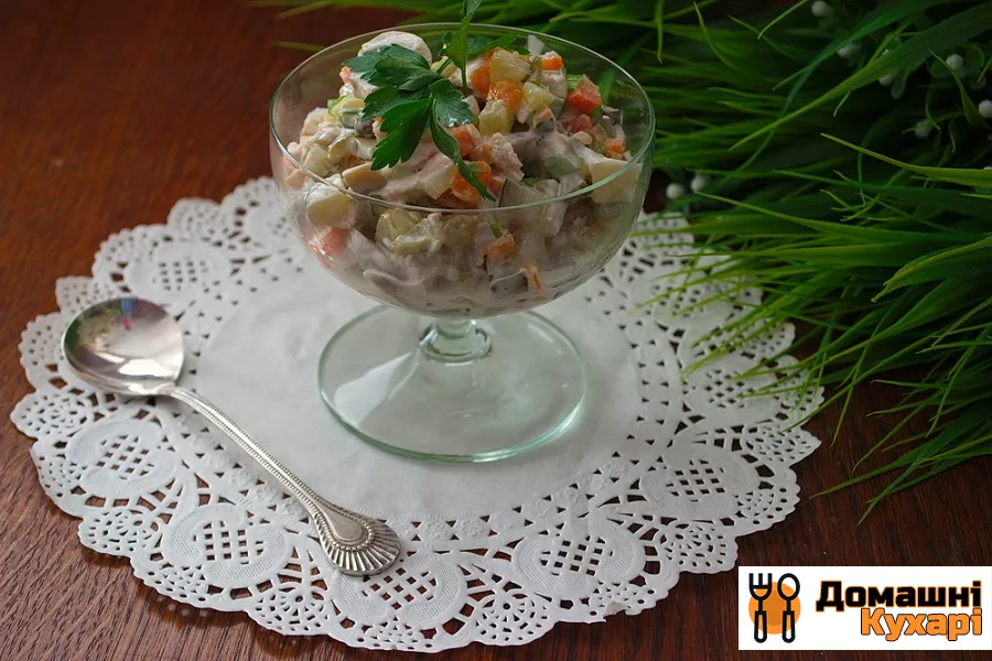 Овочевий салат з маринованими грибами та індичкою - фото крок 6